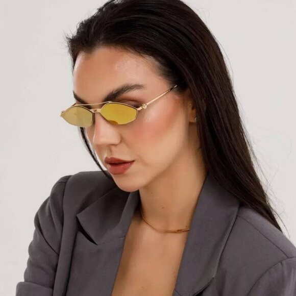 🕶️ New Fendi FE40114U-Y 30G Sunglasses - Gold with Golden Chain Frame